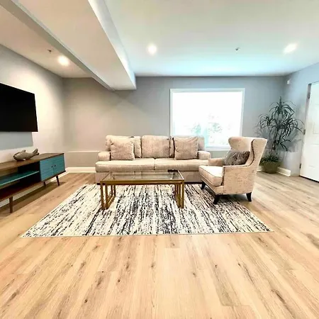 Modern 2 Bedrooms And 1 Bath House